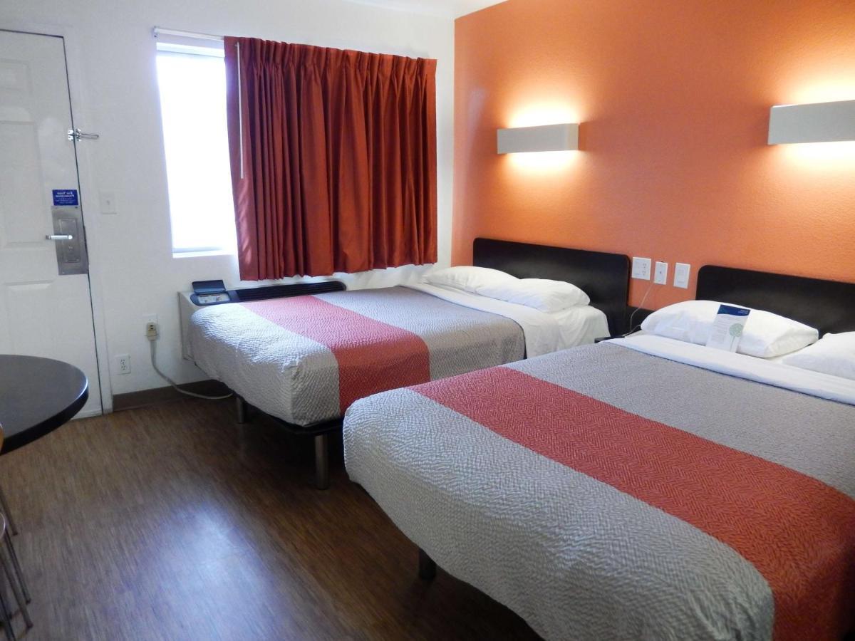 Motel 6-Clute, Tx Exteriér fotografie